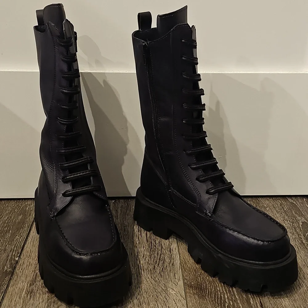 Epic FREE PEOPLE Lug Sole Platform Lace Up Boots